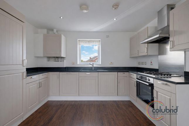 53, Sunliner Way, South Ockendon photo 3