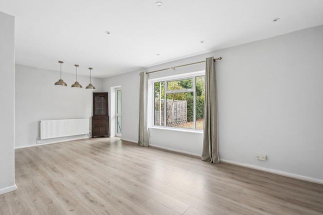 73, Wiltshire Lane, Pinner photo 3