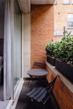 Green Street, London photo 4