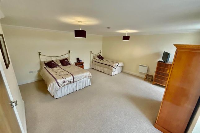 Flat for sale in Hornchurch Road, Hornchurch, Essex