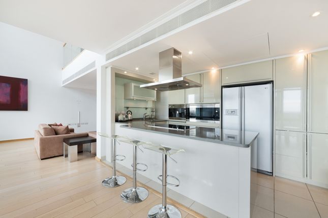 Duplex to rent in West India Quay, Canary Wharf, London