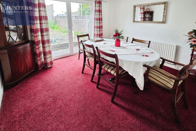 22, Llwyn Bedw, Bridgend photo 5