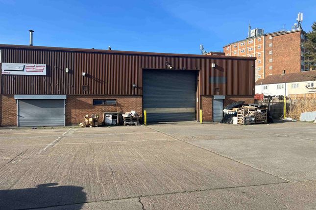 Warehouse to let in Thames Road, Barking