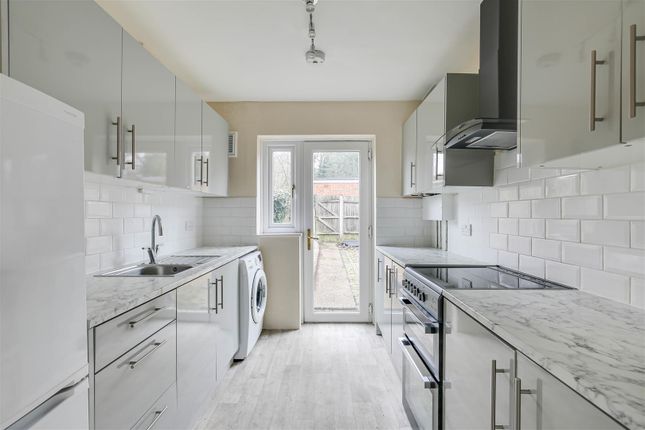 8 Kitchen.Jpg
