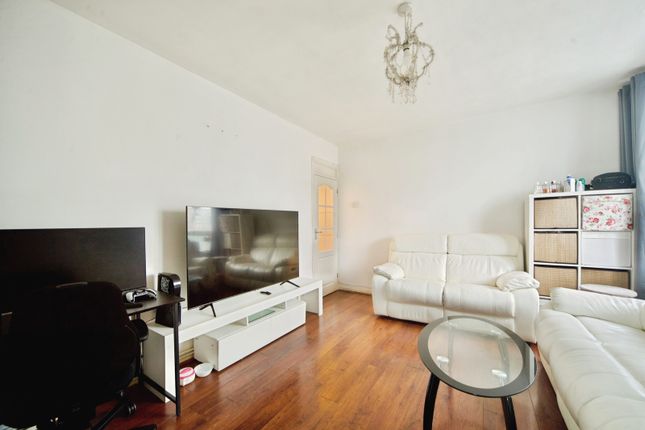 Flat 29, Newmill House,, Devas Street, London photo 4