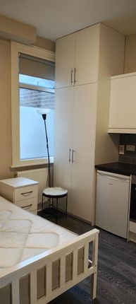 4, Russell Road Flat-1, London, Hendon photo 4