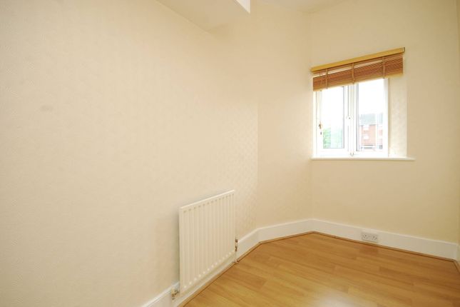 Flat for sale in Milton Road, Hanwell, London