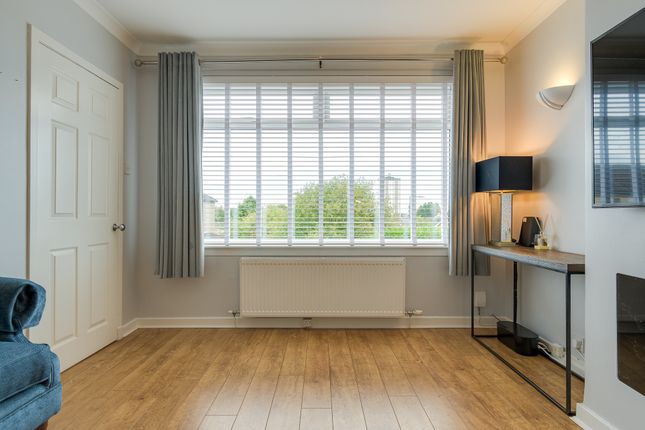 80, Hallydown Drive, Glasgow photo 4
