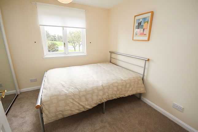 Flat to rent in Waverley Crescent, Livingston