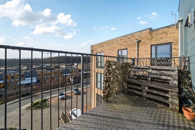 Flat Eighty Two, Norman Lane, Swanscombe photo 4