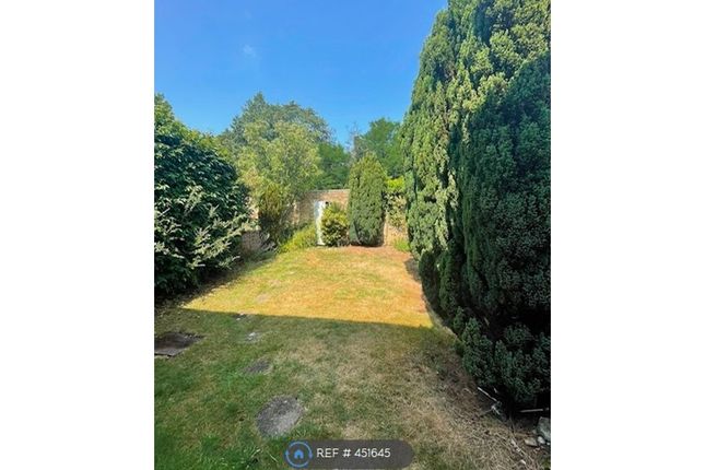 Sheldon Close, Reigate photo 4