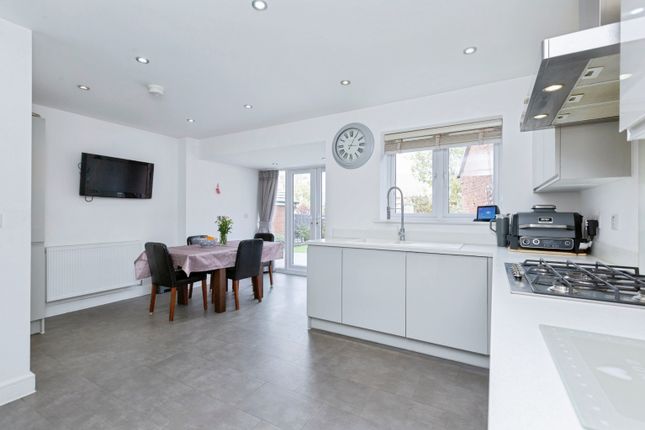 17, Stacey Avenue, Leicester photo 4