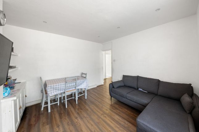 16, Dorchester Close, Northolt photo 4