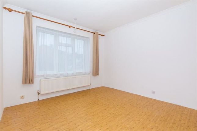 Flat to rent in Hermitage Close, Slough