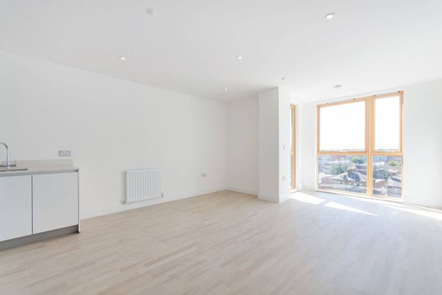 Thumbnail Flat to rent in Blagdon Road, New Malden