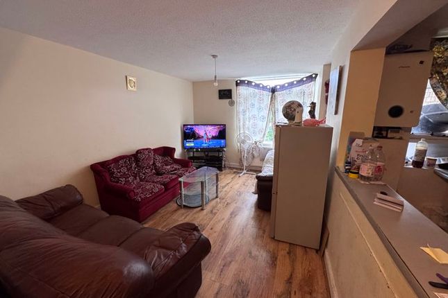 53, Neville Court, Washington photo 2
