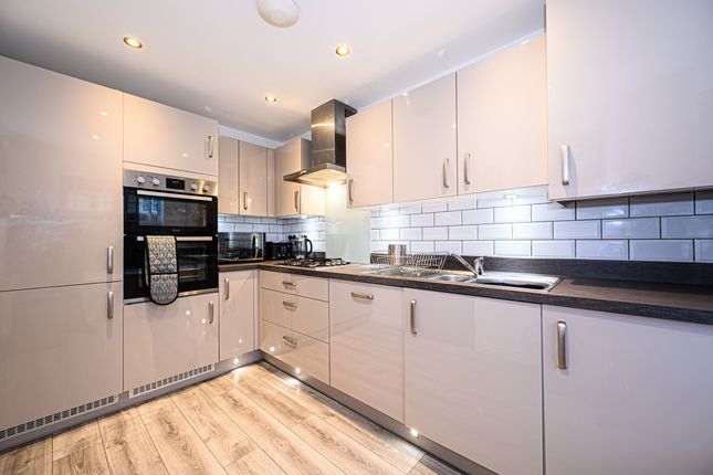 20 East Meadow Close, Warrington photo 4