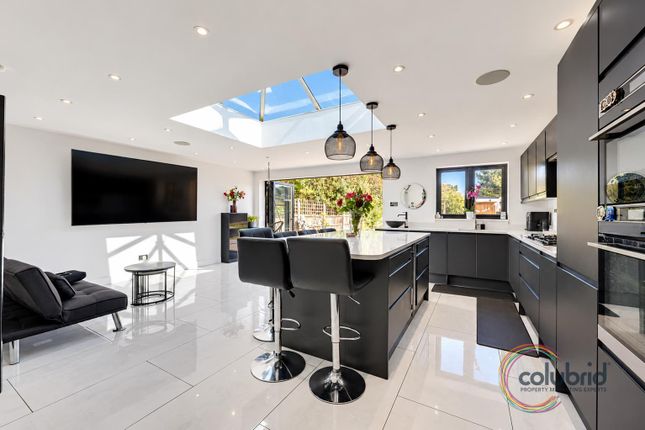 126, Thorndon Avenue, Brentwood photo 3