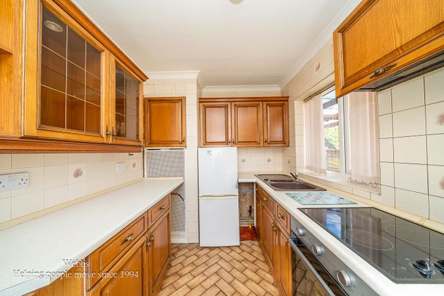 1, Viewfield Avenue, Cannock photo 3