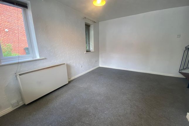 9, Hurn Way, Coventry photo 2