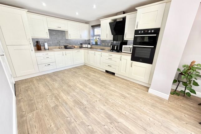 4b, West Street, Brierley Hill photo 4