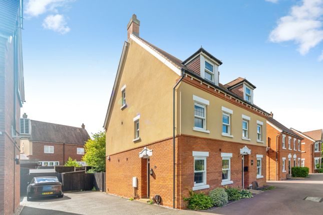 3-bed semi-detached on 43, Hebbes Close, Bedford, £1,600/mo