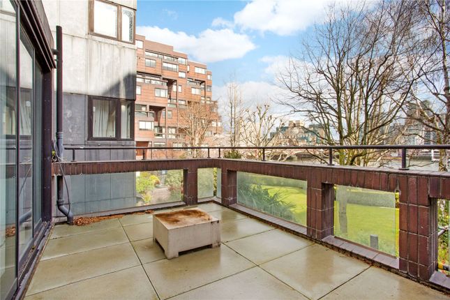 Flat 2, Crown Reach, 145, Grosvenor Road, London photo 4