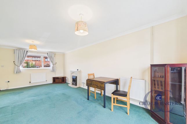 26 Upton Gardens, Worcester photo 4