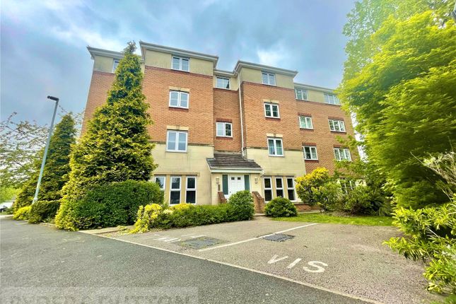 Flat to rent in Thornway Drive, Ashton-Under-Lyne, Greater Manchester