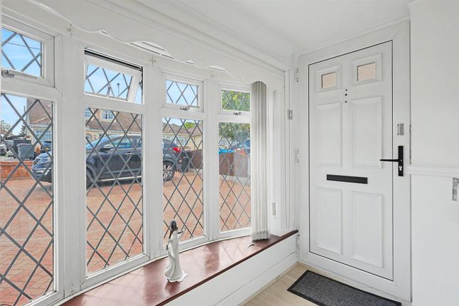 17A, Chestnut Close, Hockley photo 2
