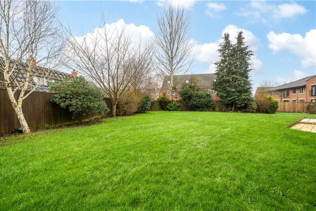 10, Hallfield Court, West Yorkshire photo 4