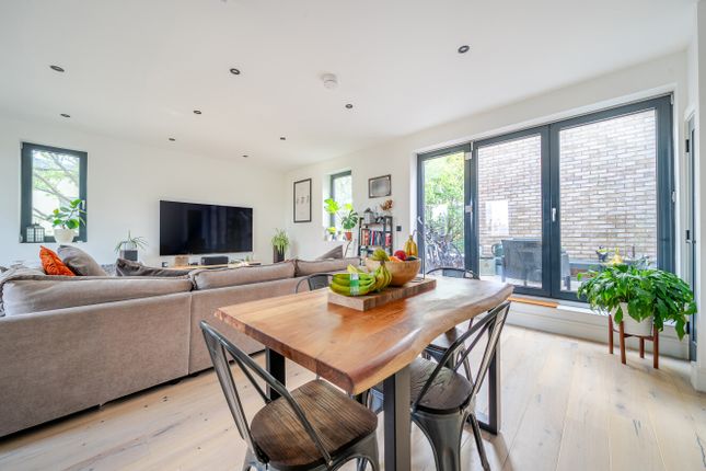 1370009-4-68F76F6...