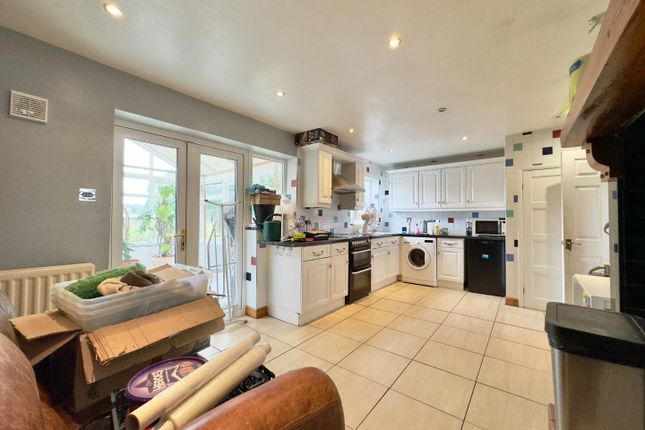 49, Monkspring, Worsbrough photo 4