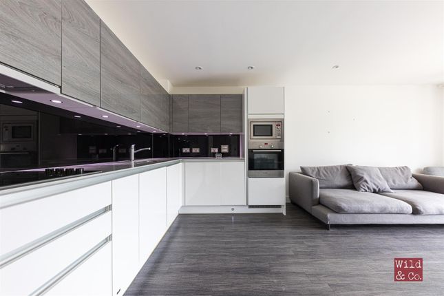 Flat for sale in Copper Court, Essex Wharf, London