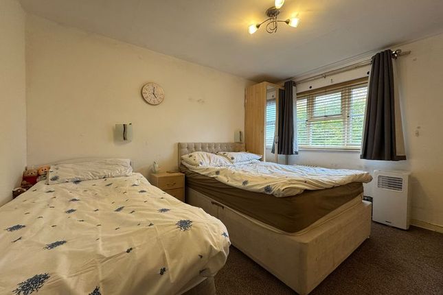 Campania Grove, Luton photo 4