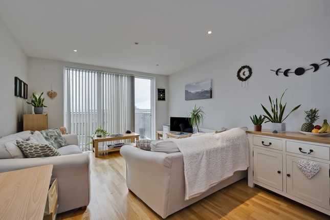 Thumbnail Flat to rent in The Heart, Walton On Thames