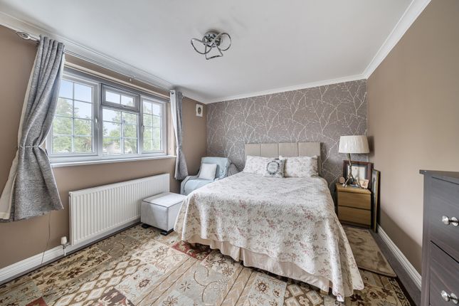 111, Rushdene Crescent, Northolt photo 4