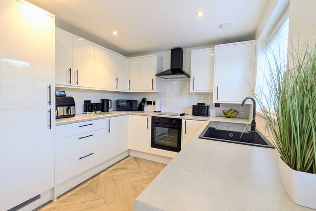 27 Pen Cerrig Rise, Merthyr Tydfil photo 2