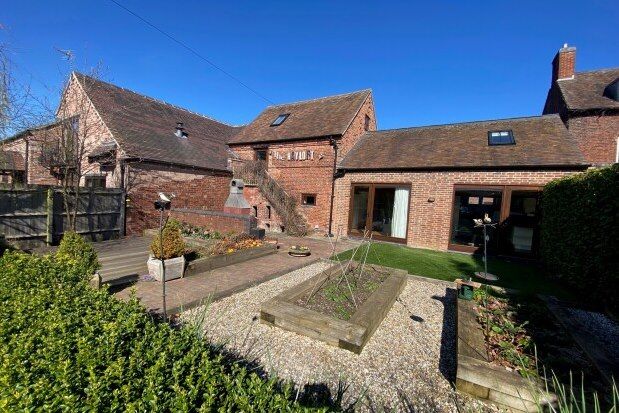 Thumbnail Barn conversion to rent in Cottage, Lichfield