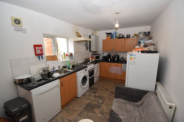 Terraced house to rent in Oxford Street, Leamington Spa, Warwickshire