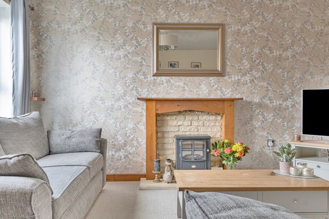 220, Stratton Heights, Cirencester photo 3