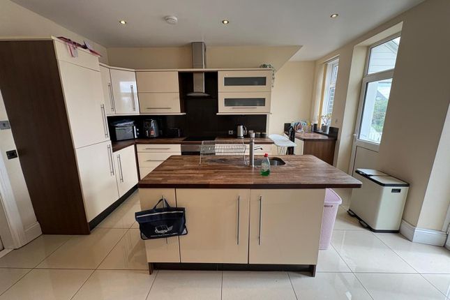 81, Highfield Terrace, Bradford photo 5