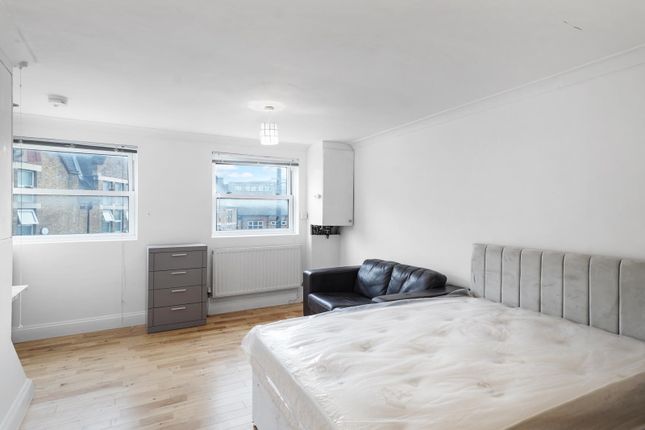 Terraced house to rent in Granby Street, Shoreditch