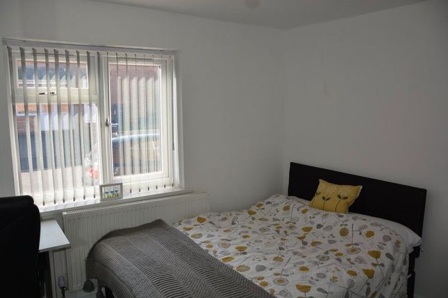 28, Water Mill Close, Birmingham photo 4