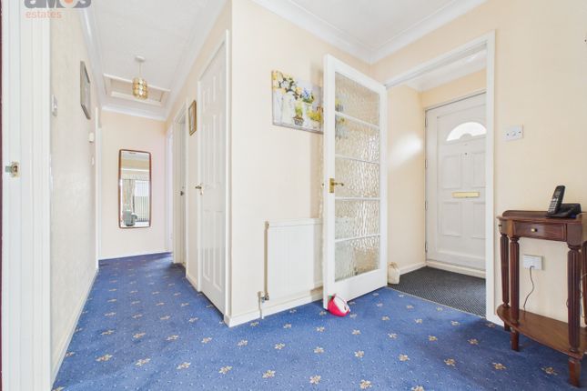7 Steeple Heights, Benfleet, Essex photo 4