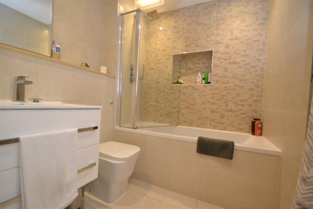 32 Consort House, Consort Way, Horley photo 4