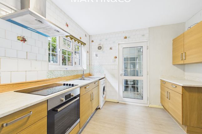 9, Spring Rise, Egham photo 4