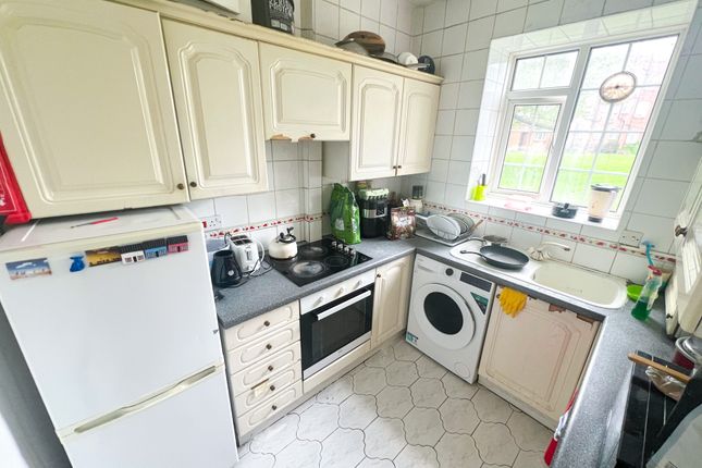 45, Quadrant Close, London photo 5