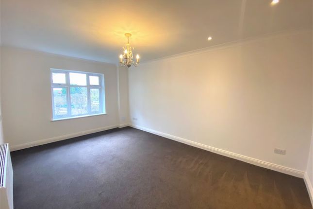 9 Hamilton Court,, Fernhill Road, Camberley photo 3