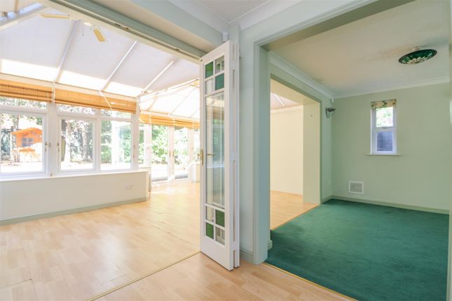 18, Walton Drive, Horsham photo 4
